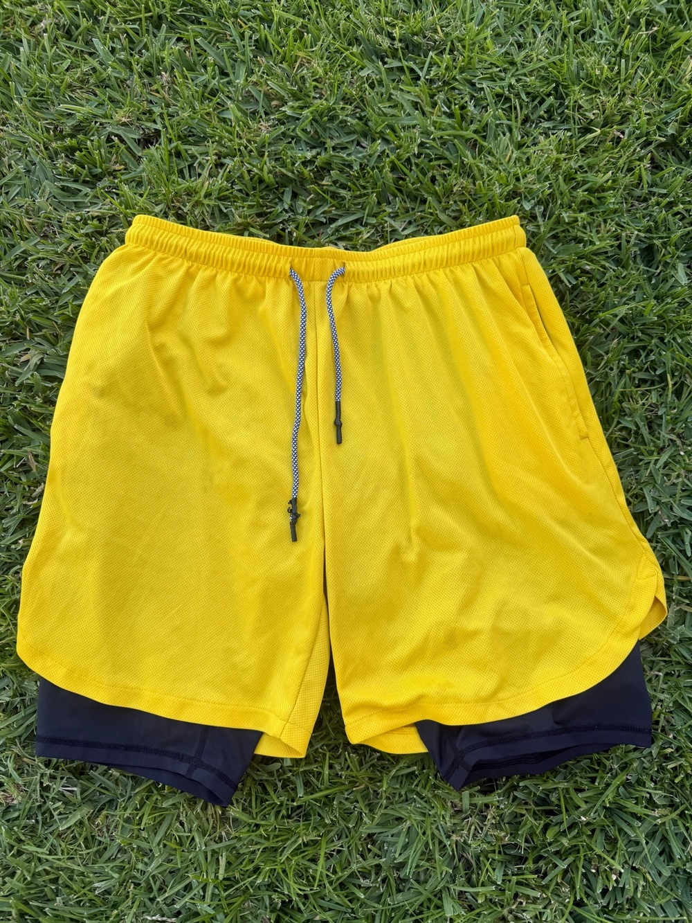 Men’s Yellow Active Performance Compression Shorts Size Large